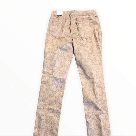 🎁Chico’s NWT Tan & Cream Slim Jeans Small🎁 - Picture 5 of 8